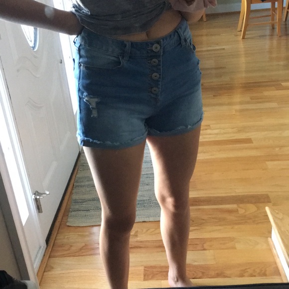 shorts - Picture 2 of 4